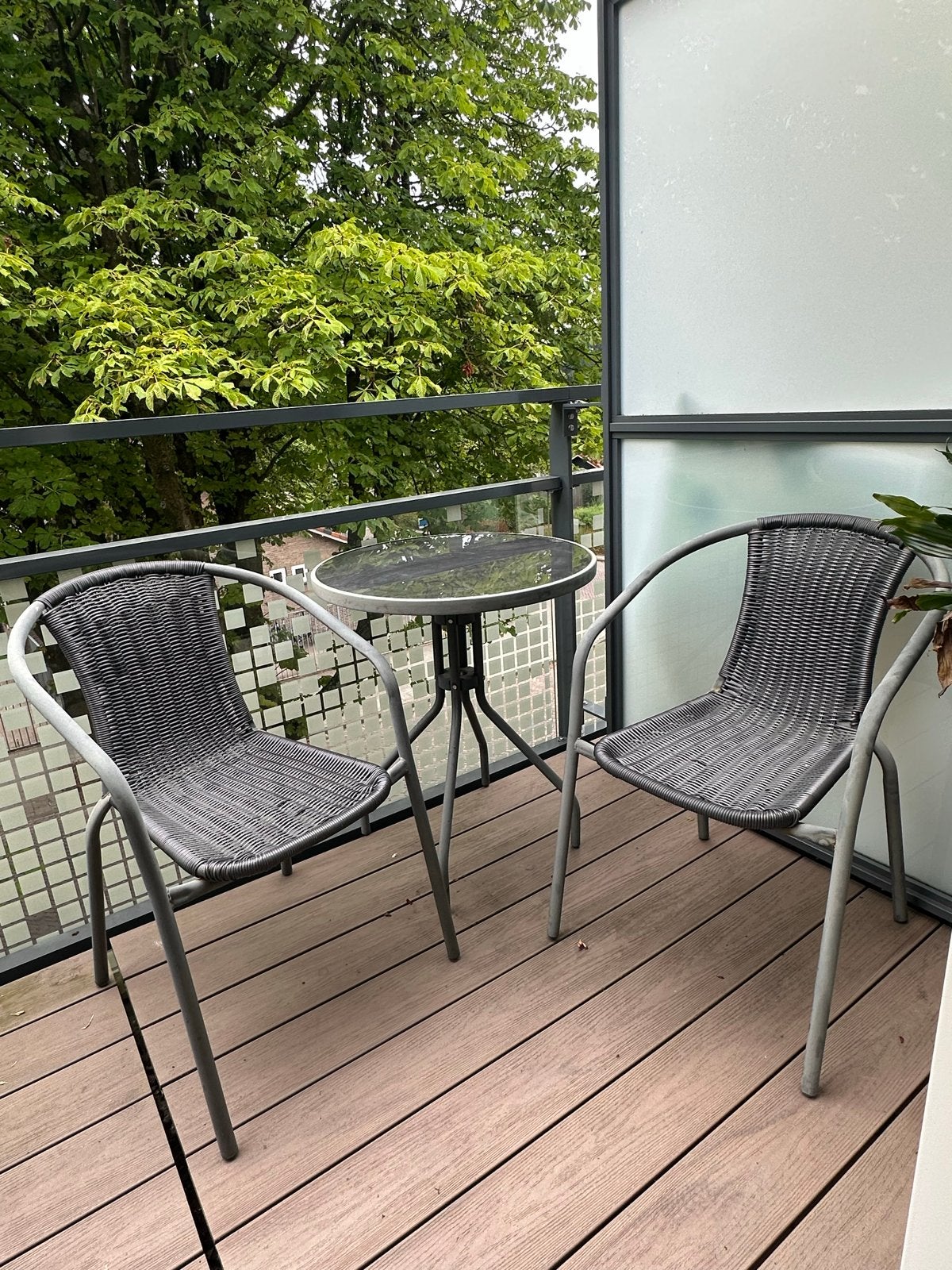 Balkonset: 2 stoelen en een tafel - Wicker en glas, Gebruikt, Eettafel, Wicker, Tuinset