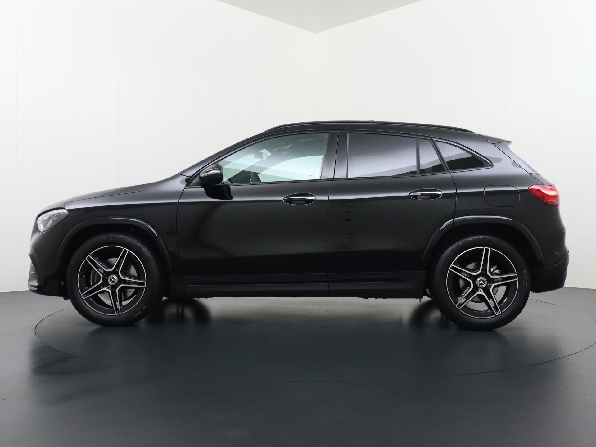 Mercedes-Benz GLA 180 Business Solution AMG, 4 cilinders, Zwart, Origineel Nederlands, 1470 kg