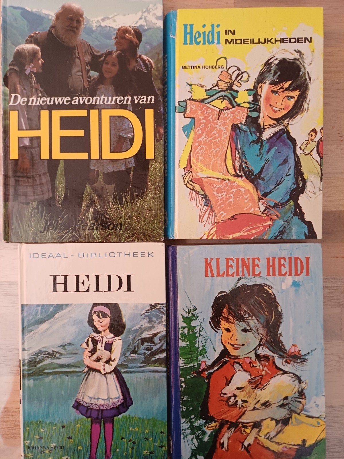 H E I D I.     Johanna Spyri. 4 boekjes. Nostalgie., Ophalen of Verzenden, Gelezen, Johanna Spyri, Fictie algemeen