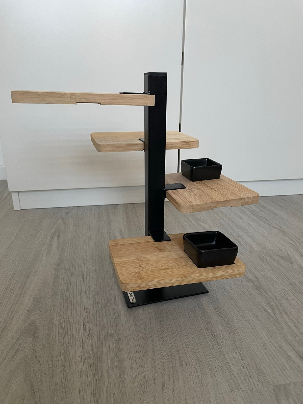 Gusta serveerplateau met 4 draaibare plateaus en 2 bakjes, Huis en Inrichting, Ophalen, Hout, Snij-/serveerplank, Gusta