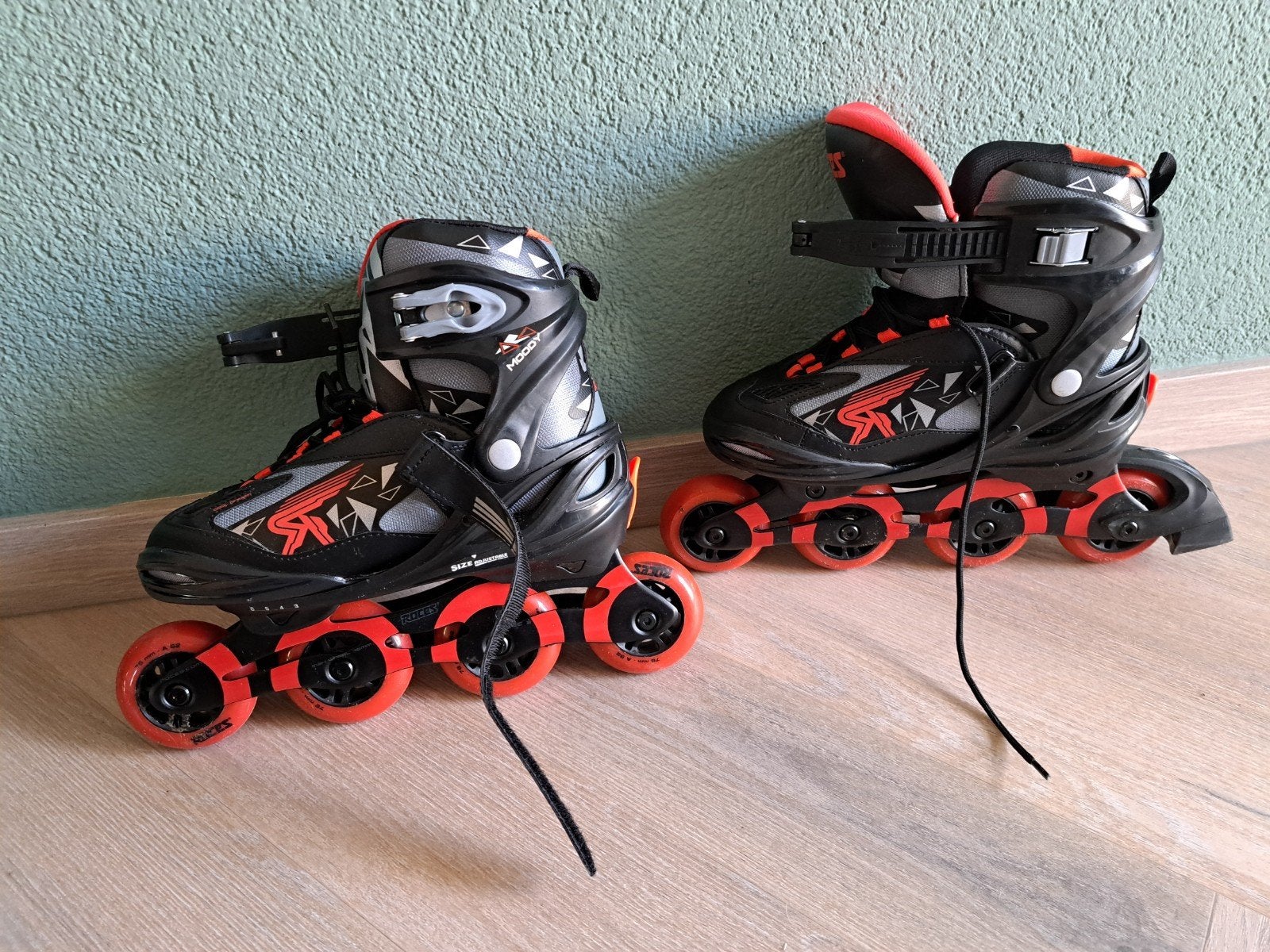 Skeelers Roces Moody Zwart/Rood - Verstelbaar (36-40), Sport en Fitness, Skeelers, Verstelbaar, Kinderen, Roces, Ophalen of Verzenden
