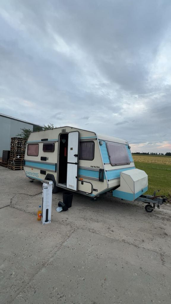 Caravan/festival caravan te koop/huur, Rondzit, Kip, Particulier, Koelkast