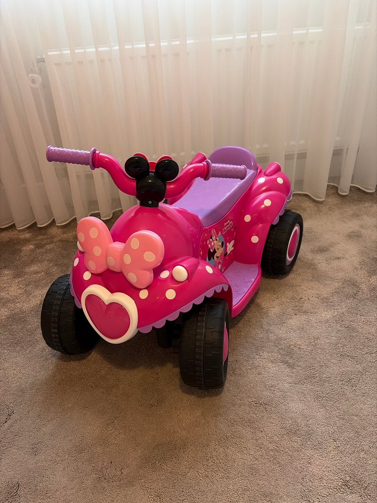 Elektrische Minnie Mouse Quad - Weinig Gebruikt, Zo goed als nieuw