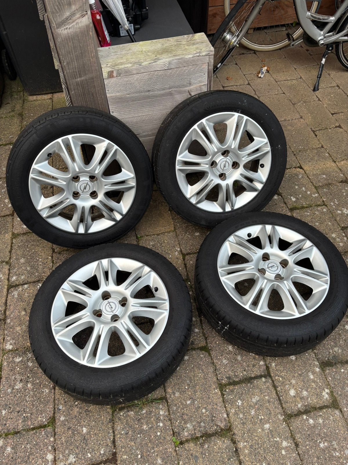 Originele 16 inch Opel Lichtmetale Velgen+Continental Banden, Ophalen, Gebruikt, 16 inch, Banden en Velgen