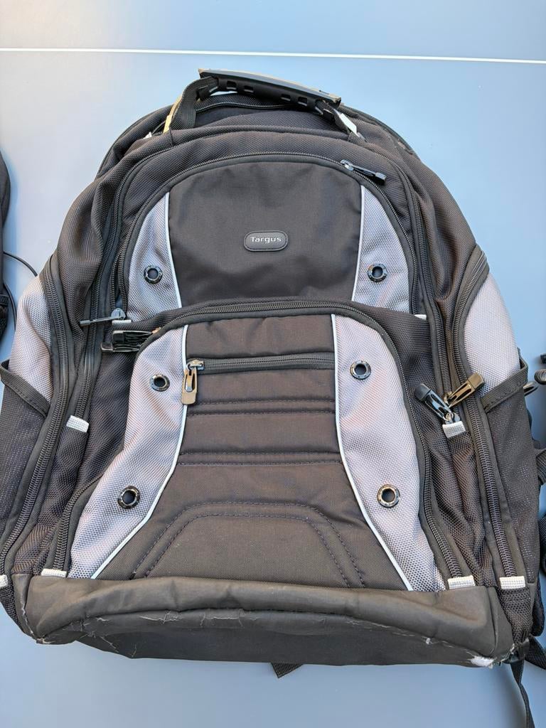 Stevige Targus laptop rugzak met veel vakken, Computers en Software, Laptoptassen, Ophalen of Verzenden