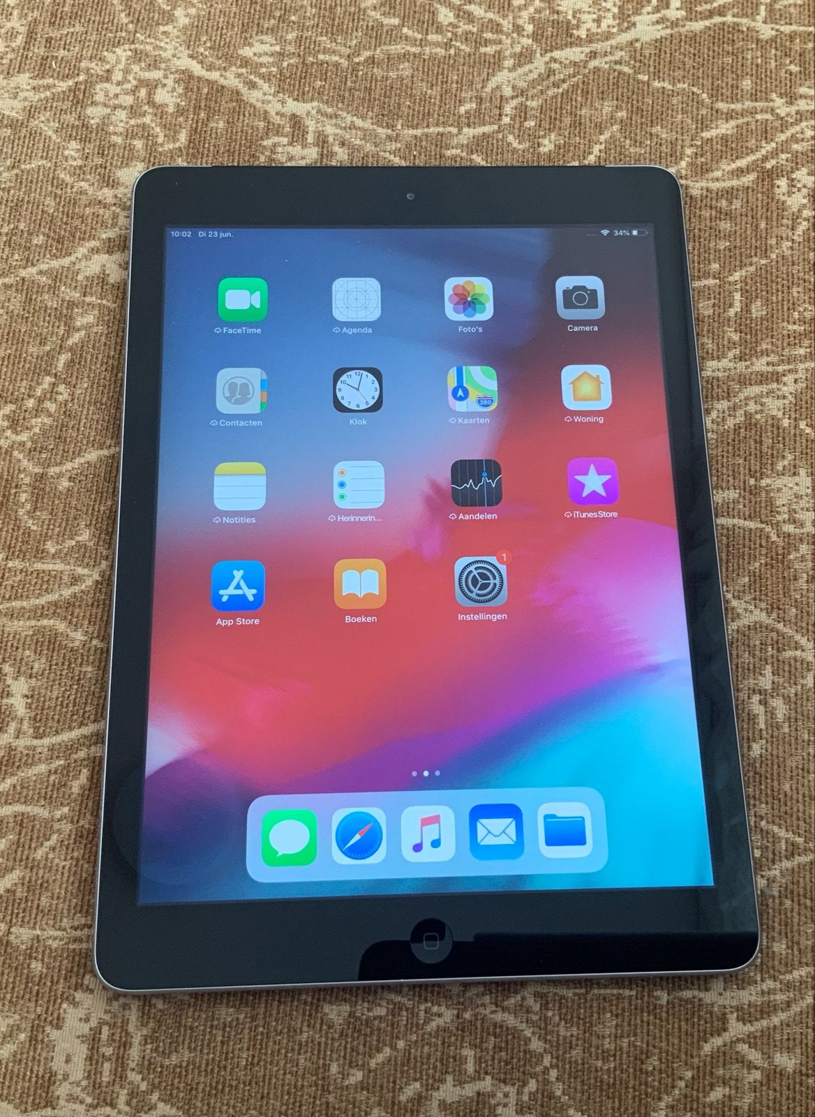 Apple iPad Air 16GB Wi-Fi&4g  Zilver - Zo goed als nieuw, Ophalen of Verzenden, Zo goed als nieuw