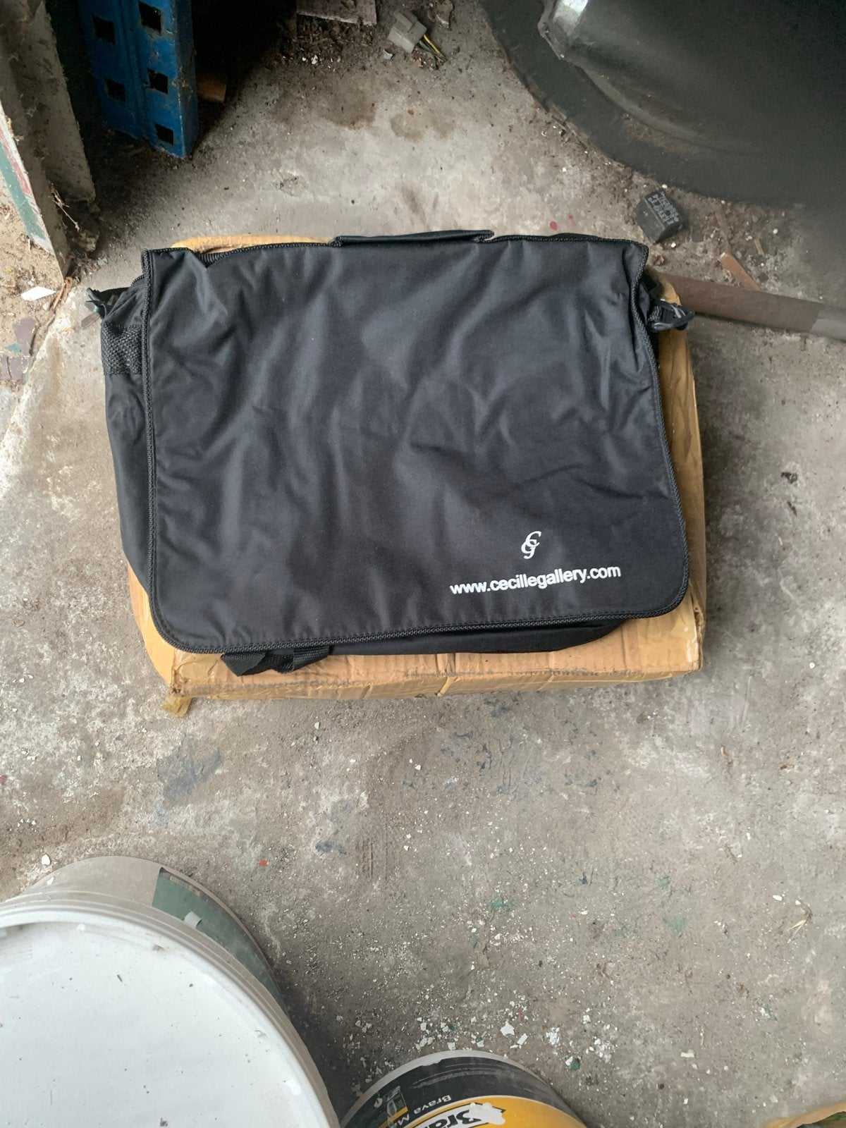 Partij laptoptassen, draagtassen en portemonnees met opdruk, Ophalen