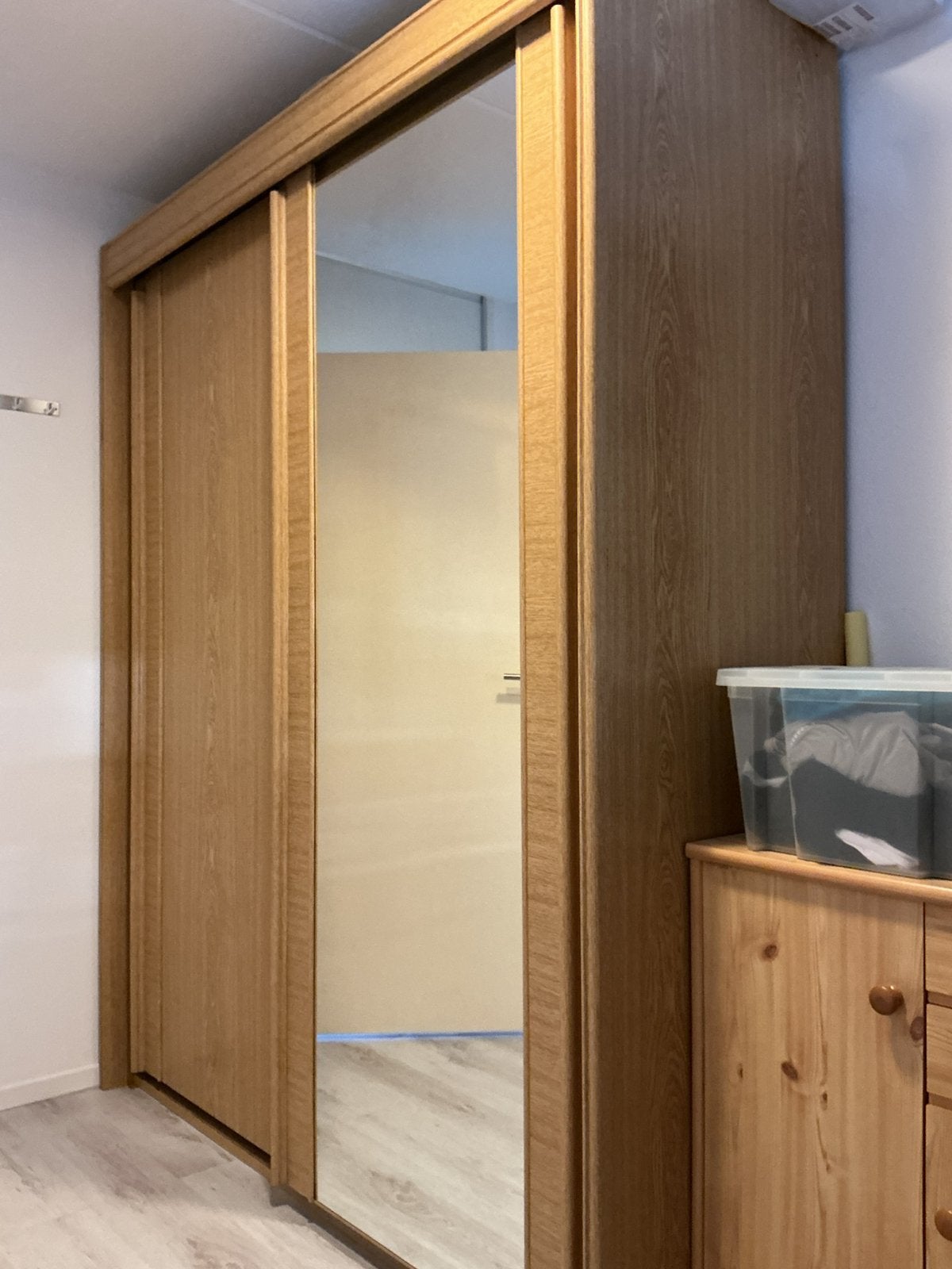 Kleerkast, Huis en Inrichting, Kasten | Boekenkasten, Ophalen, Met deur(en), Gebruikt, 200 cm of meer