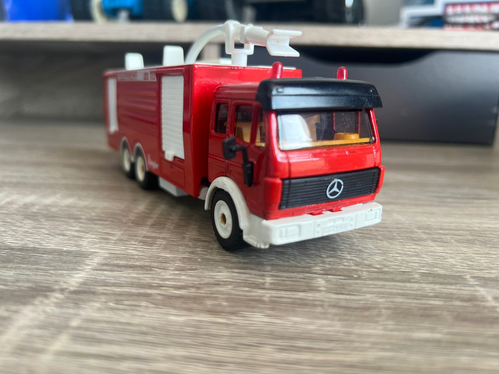 Siku 1:55 uit 1994  mercedes brandweerwagen met blussysteem, Ophalen of Verzenden, Zo goed als nieuw, Bus of Vrachtwagen, SIKU