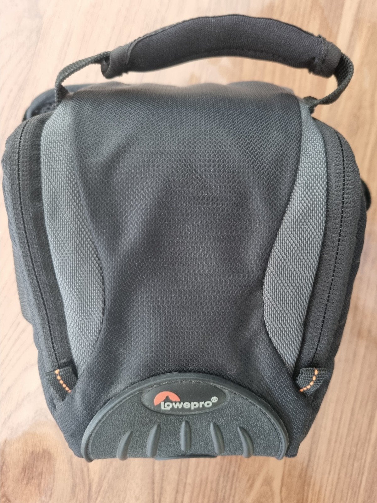 Lowepro Apex 100 AW cameratas - Compact en beschermend, Zijvakken, Ophalen of Verzenden, Zwart, Schoudertas