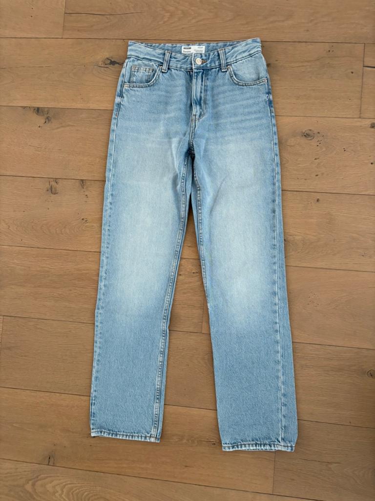 Bershka spijkerbroek 34, Ophalen of Verzenden, Zo goed als nieuw, Blauw, W27 (confectie 34) of kleiner