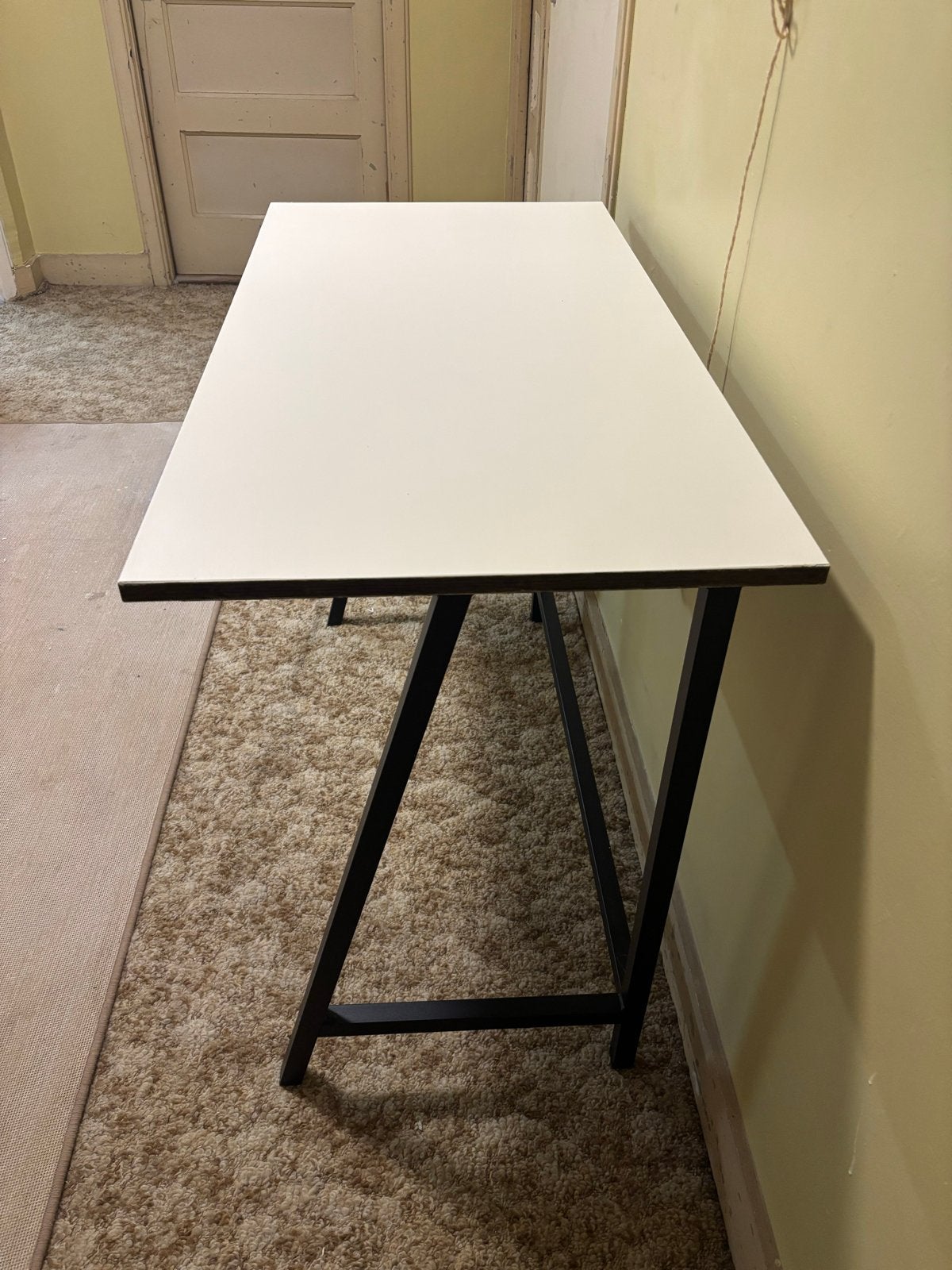 IKEA tafel - ivoorWit blad met zwart onderstel, Huis en Inrichting, Tafels | Eettafels, Ophalen, Zo goed als nieuw, Rechthoekig