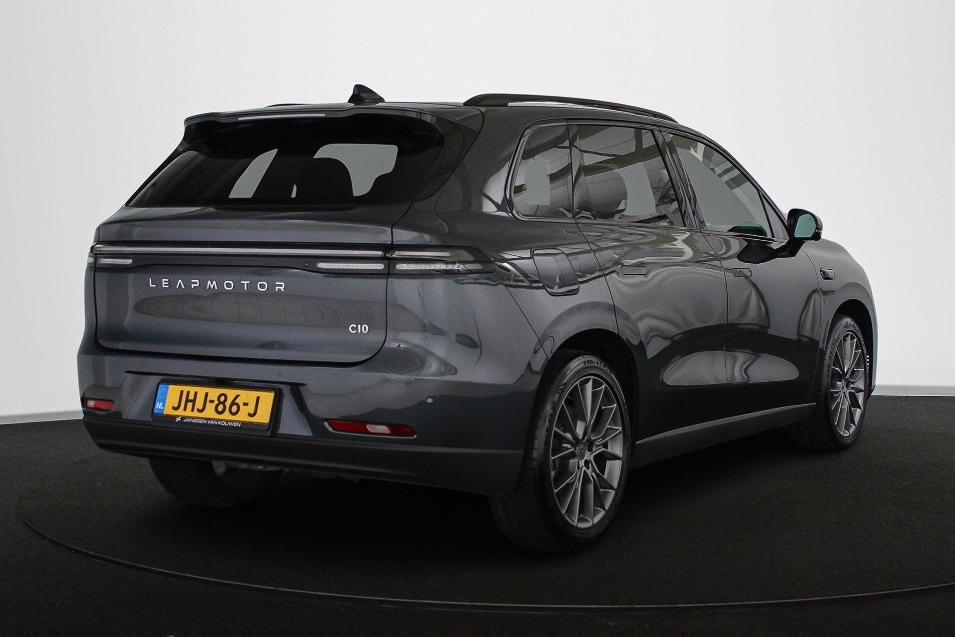 Leapmotor C10 Design REEV 28.4 kWh 360 Camera Panoramadak ze, Auto's, Automaat, Achterwielaandrijving, 4 cilinders, 1925 kg