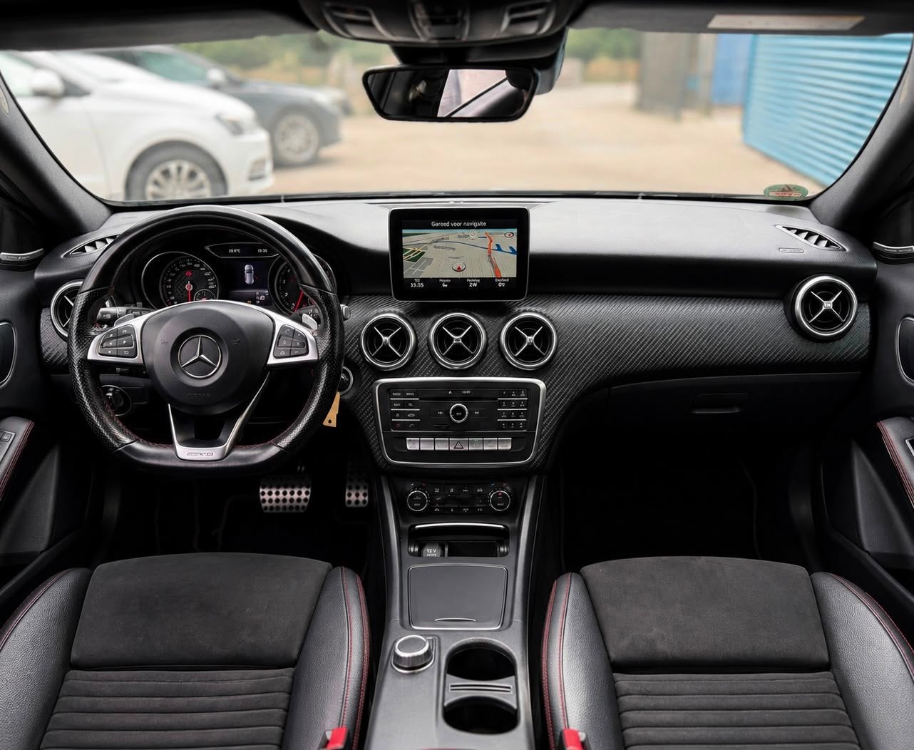 Mercedes-Benz A-klasse 220 Sport 4MATIC AMG Harman-Kardon, Automaat, 15 km/l, Gebruikt, Zwart