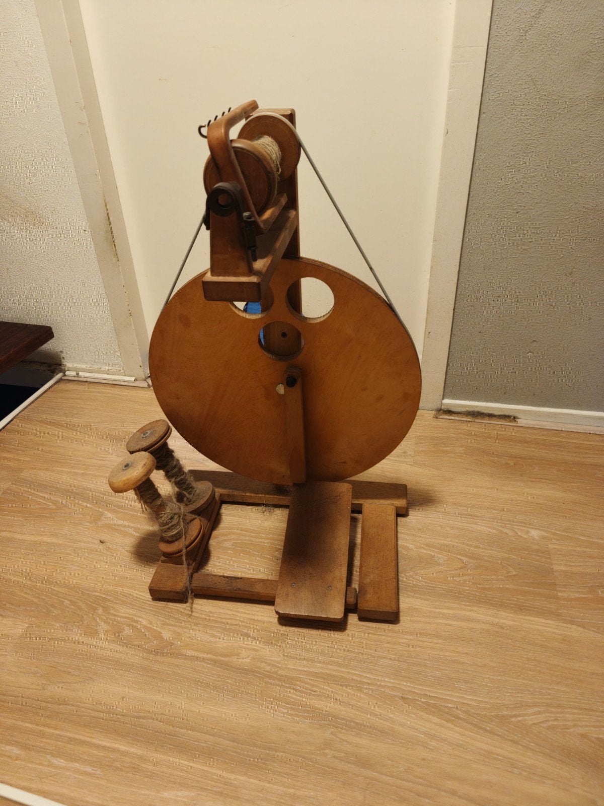 Houten spinnewiel - Ambachtelijk en functioneel, Ophalen, Spinnewiel