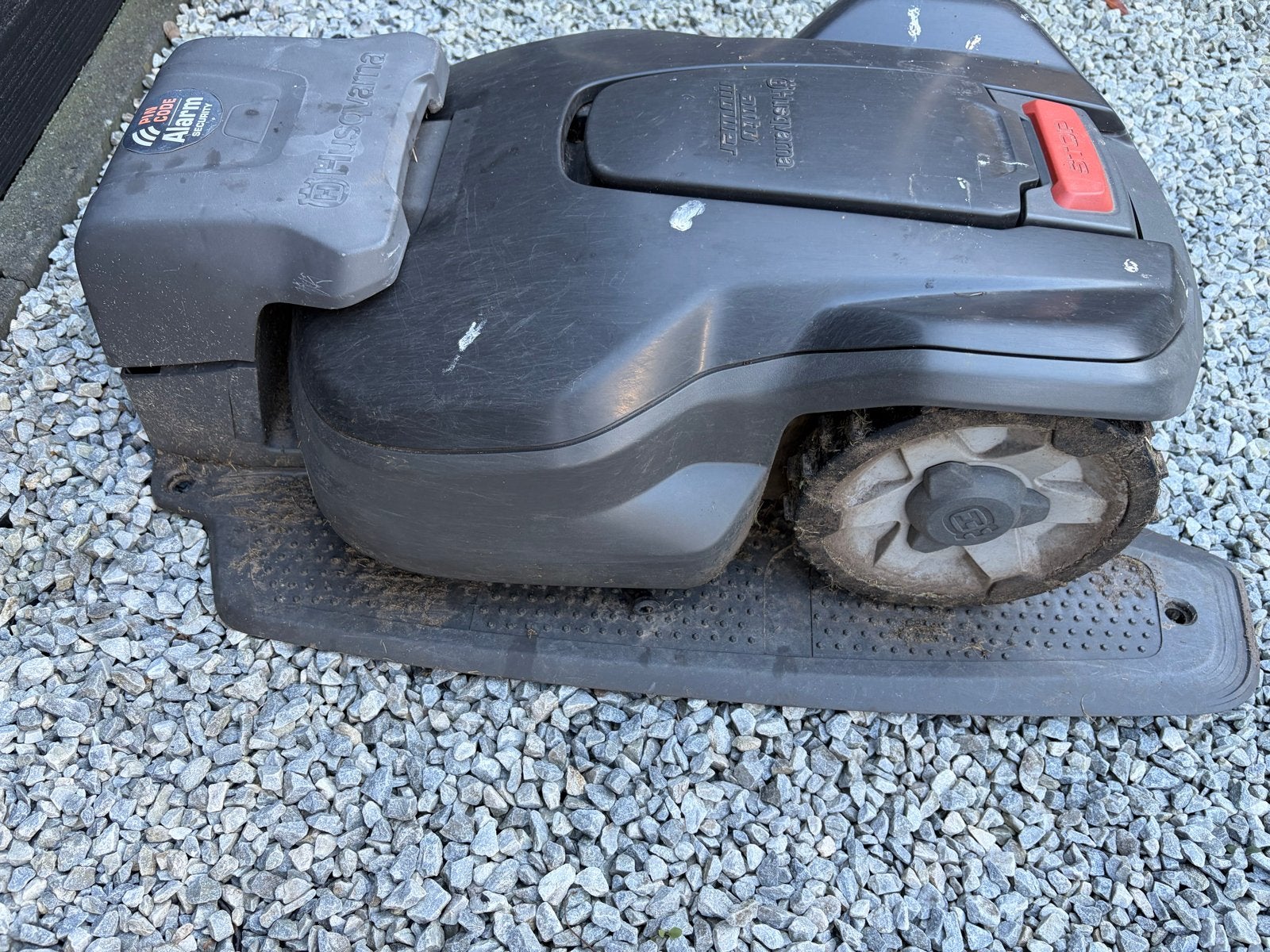 Husqvarna Automower 305 robotmaaier, Tuin en Terras, Ophalen, Gebruikt, 20 tot 25 cm, Bestuurbaar via app