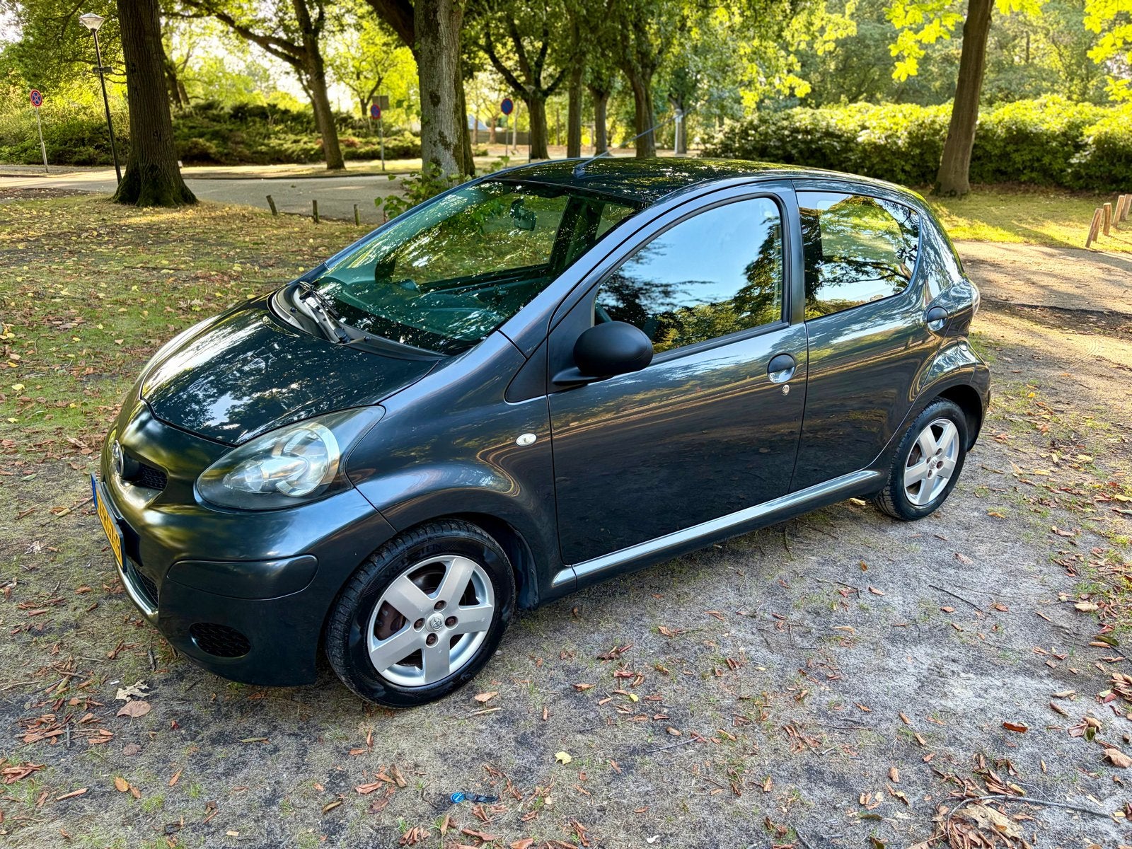 Toyota Aygo 1.0 12V Vvt-i 5DRS 2011 Grijs, Auto's, Toyota, Voorwielaandrijving, 4 stoelen, 68 pk, Origineel Nederlands