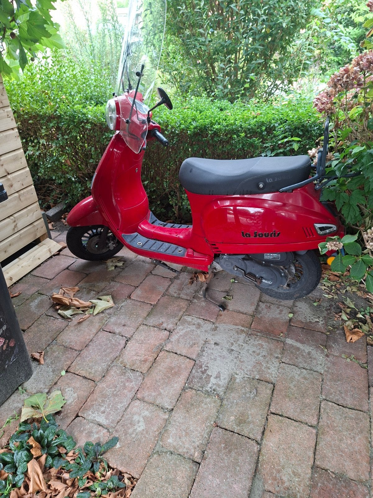 Opknappertje 25km scooter  la souris sourini r, Fietsen en Brommers, Snorfietsen en Snorscooters, Ophalen, Gebruikt, Benzine, Overige merken