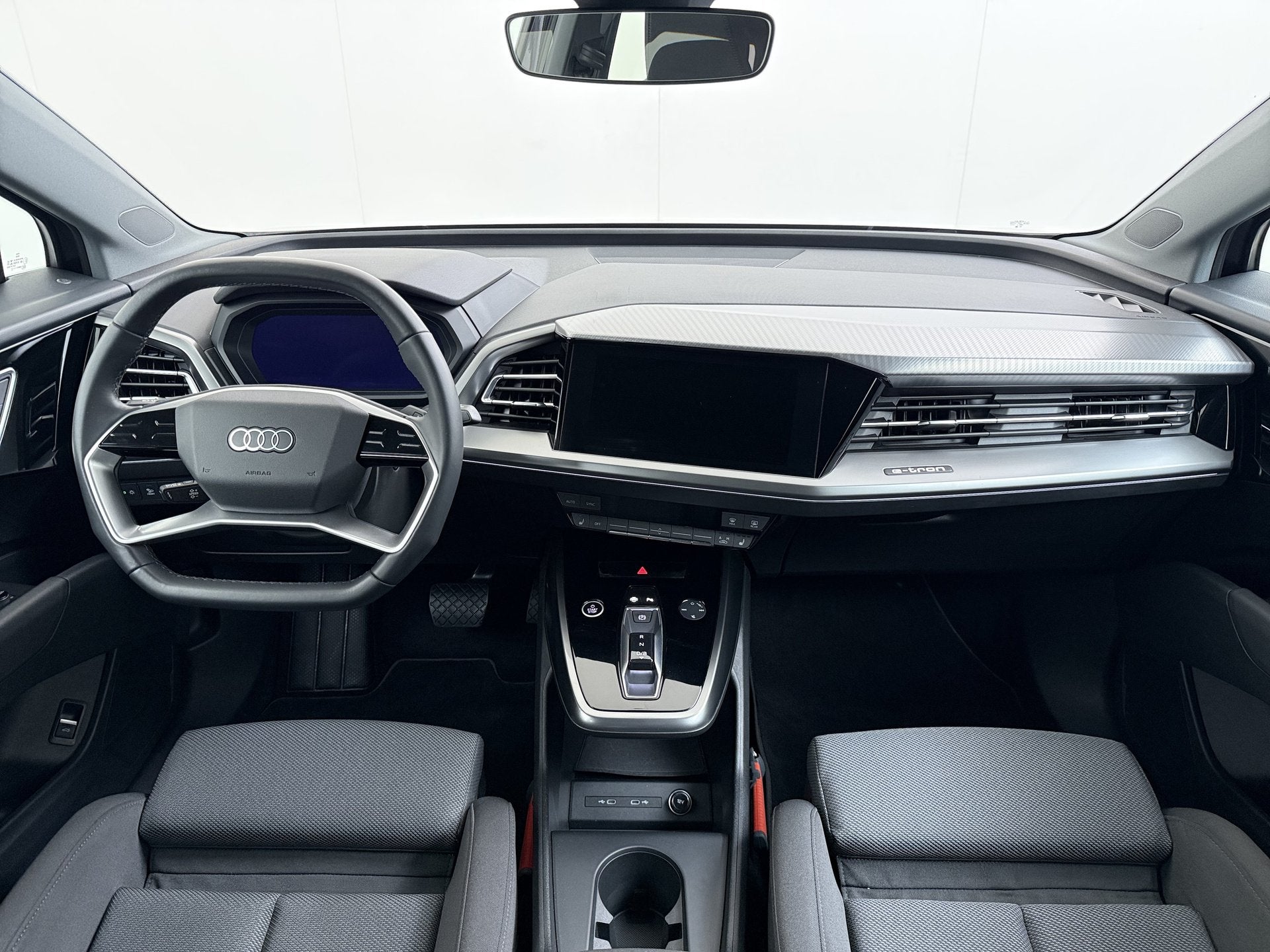 Audi Q4 e-tron 40 82kWh Trekhaak Matrix Led 19" Sportst.+Ver, Automaat, Gebruikt, Origineel Nederlands, 420 min