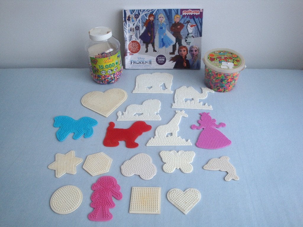 Strijkkralen set met 17 vormen 1,5 pot kralen en Frozen set, Kinderen en Baby's, Ophalen of Verzenden, Zo goed als nieuw, Knutselen