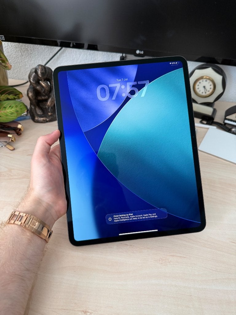 iPad Pro 13 inch - M5 - 2025 - batterij 100%, 13 inch of meer, Zwart, Ophalen of Verzenden, Zo goed als nieuw
