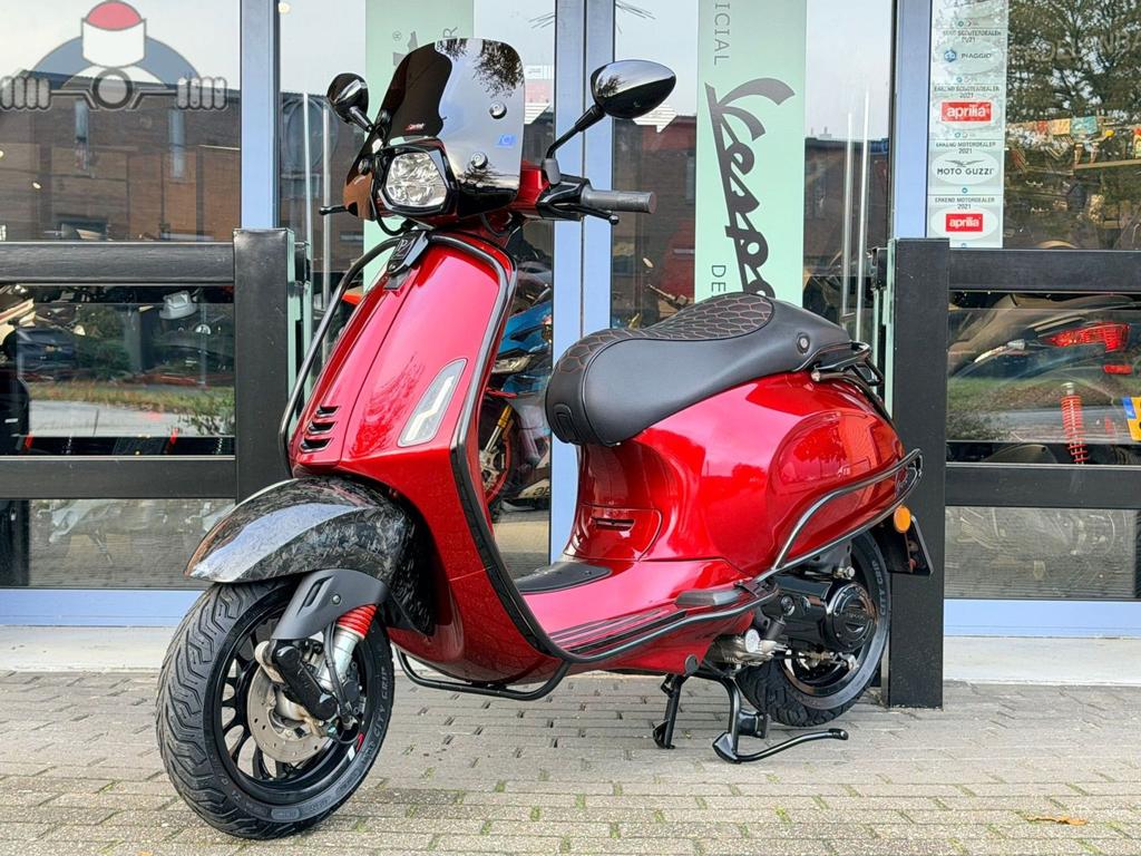 Custom Vespa Sprint 45KM Candy Red bj. 7-2022 5425 km, Fietsen en Brommers, Scooters | Vespa, Ophalen, Maximaal 45 km/u, Onbekend
