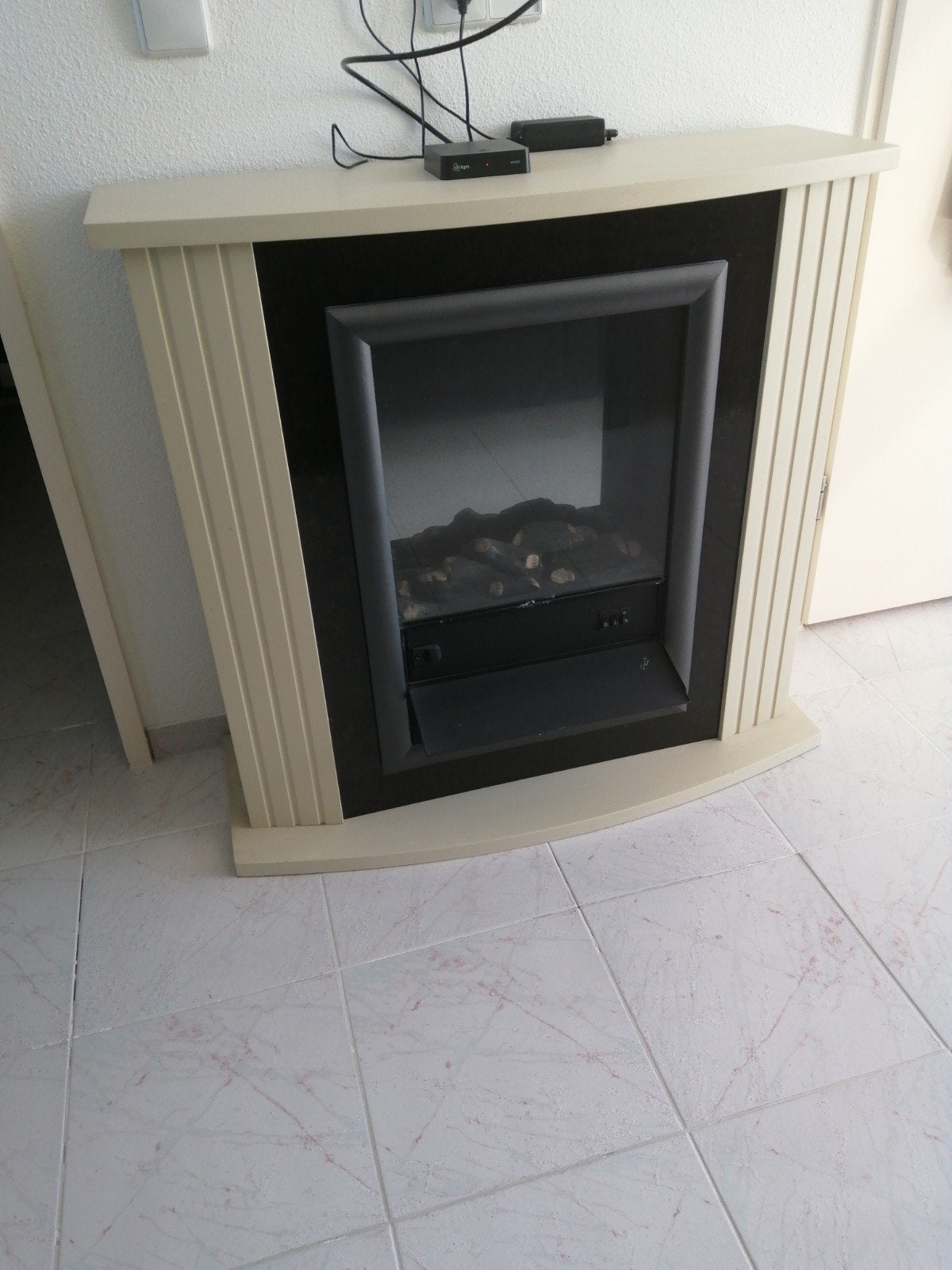 Elektrische haard met houtblokken en ombouw, Huis en Inrichting, Ophalen, Gebruikt, Vrijstaande haard, Elektrische haard