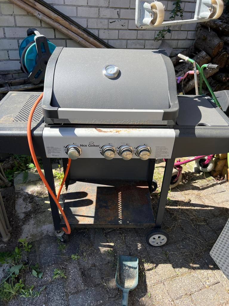 Nice Cooker Gasbarbecue met zijbrander altijd buitengestaan, Ophalen of Verzenden, Gebruikt