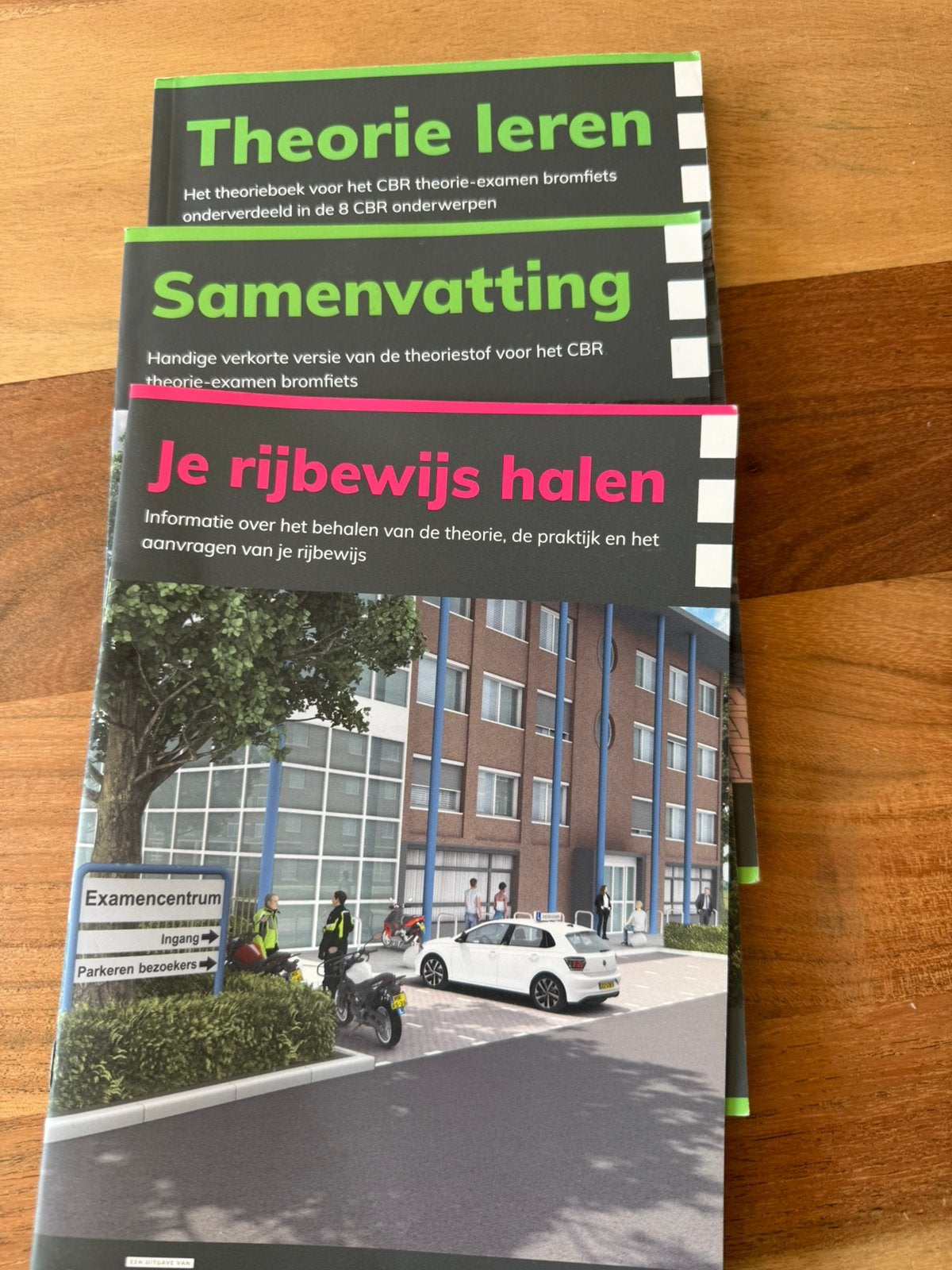 Brommer rijbewijs theorieboeken, Ophalen, Zo goed als nieuw