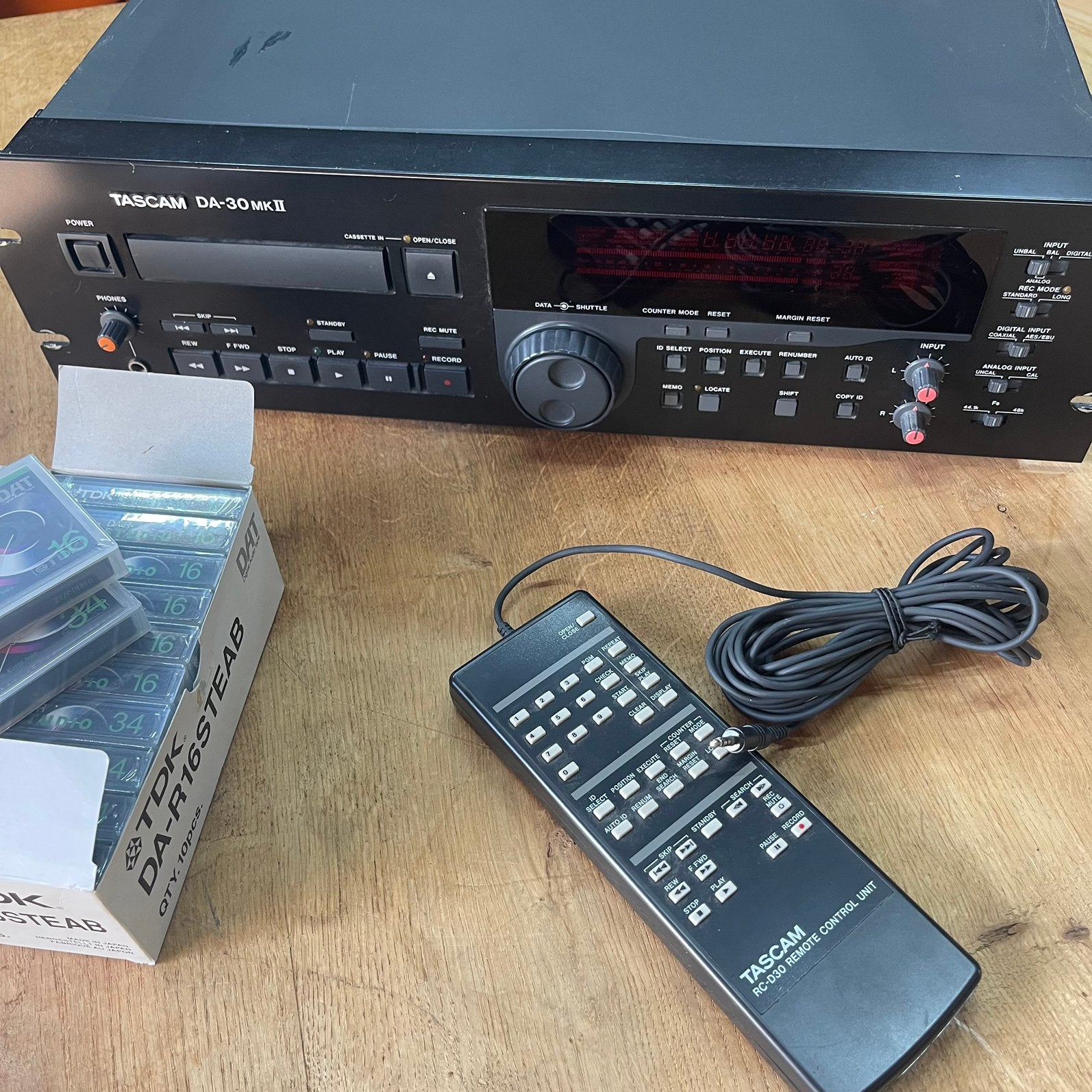 Tascam DA30 mk2 DAT met bandjes, Ophalen, Audio