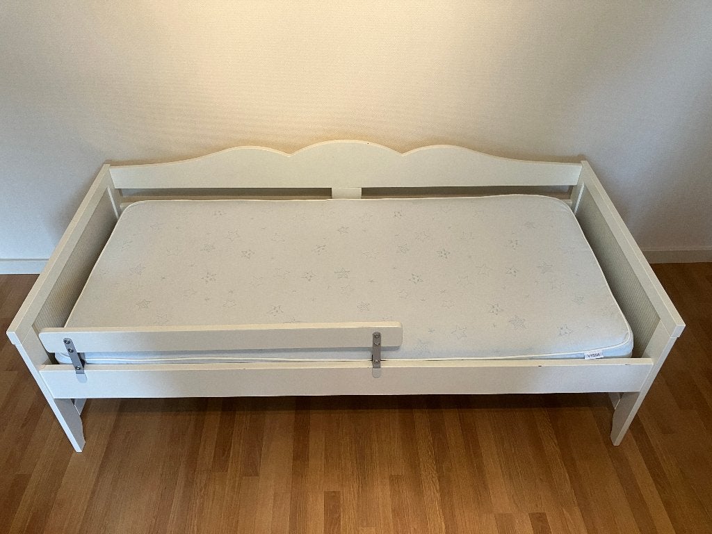 IKEA Peuterbed 170 x 60 cm. Hensvik + matras + zijsteun., Gebruikt, 70 tot 85 cm, 140 tot 160 cm, Ophalen
