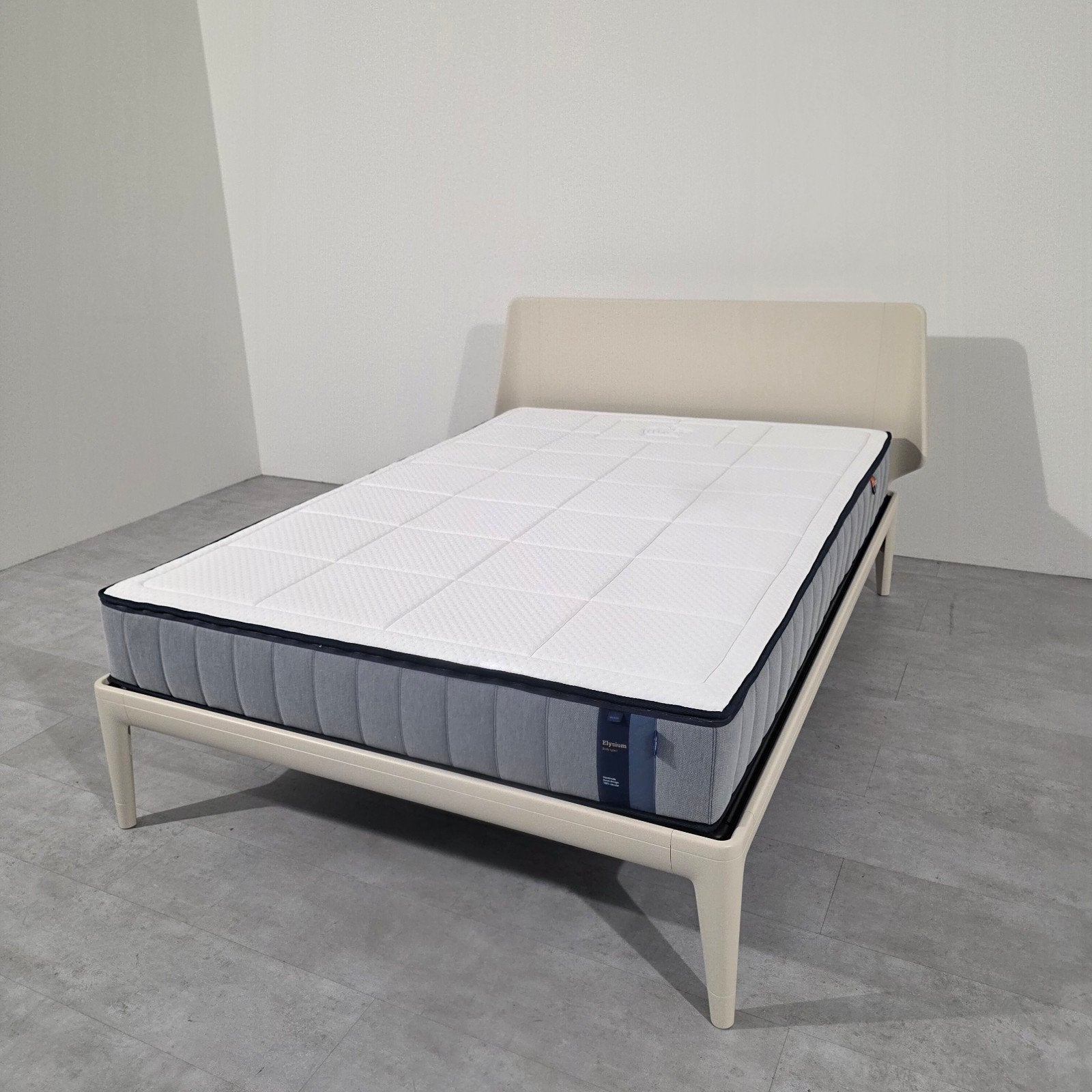 Showroom Auping Essential Bed 140x200 + Elysium Matras, Ophalen of Verzenden, Tweepersoons, Hout, 140 cm