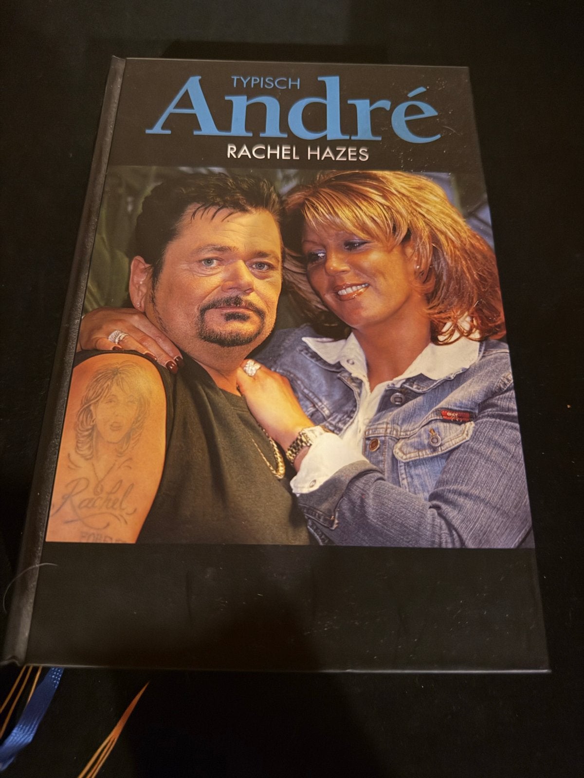 Typisch André - André Hazes biografie, Boeken, Ophalen of Verzenden, Zo goed als nieuw, Overige