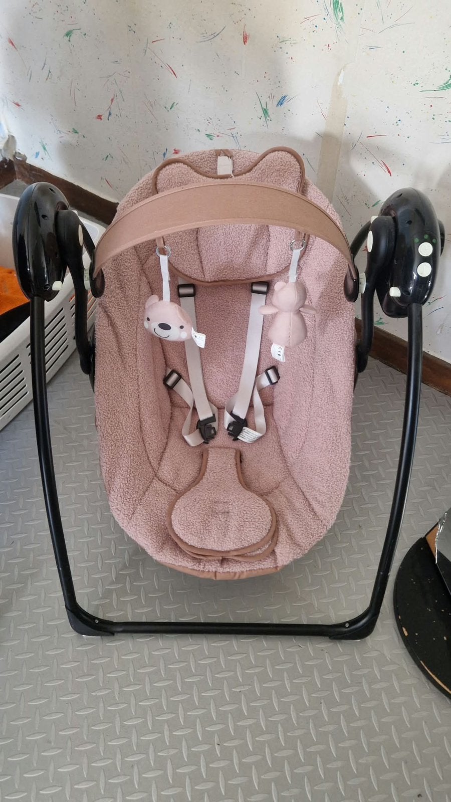 Leuke baby schommelstoel. Kleur roze., Schommelstoel, Met gordel(s) of riempje(s), Zo goed als nieuw, Ophalen