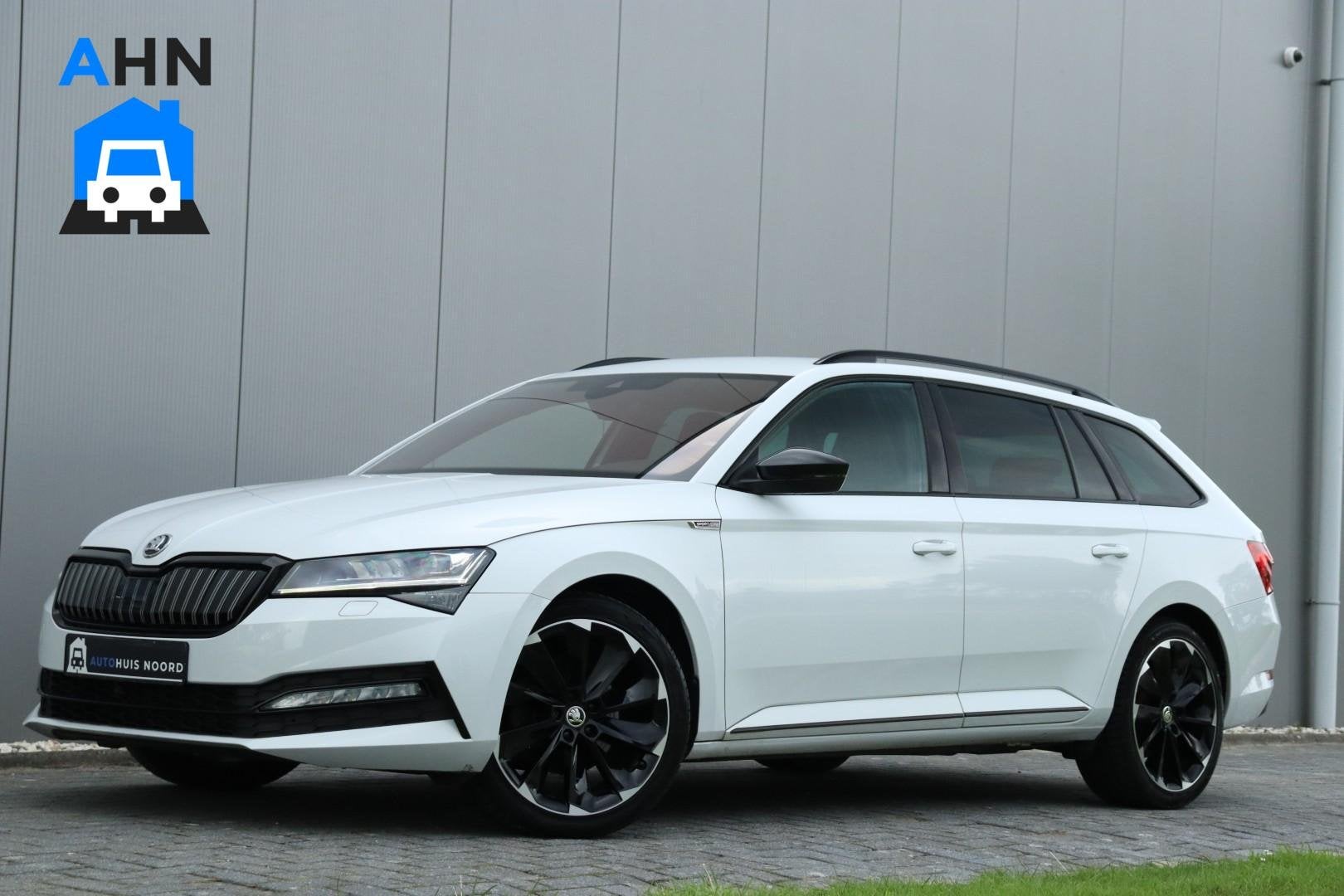 Skoda Superb Combi iV / 218 PK / DSG / Vol Opties! / Sportli, Auto's, Gebruikt, 4 cilinders, Wit, Hybride Elektrisch/Benzine