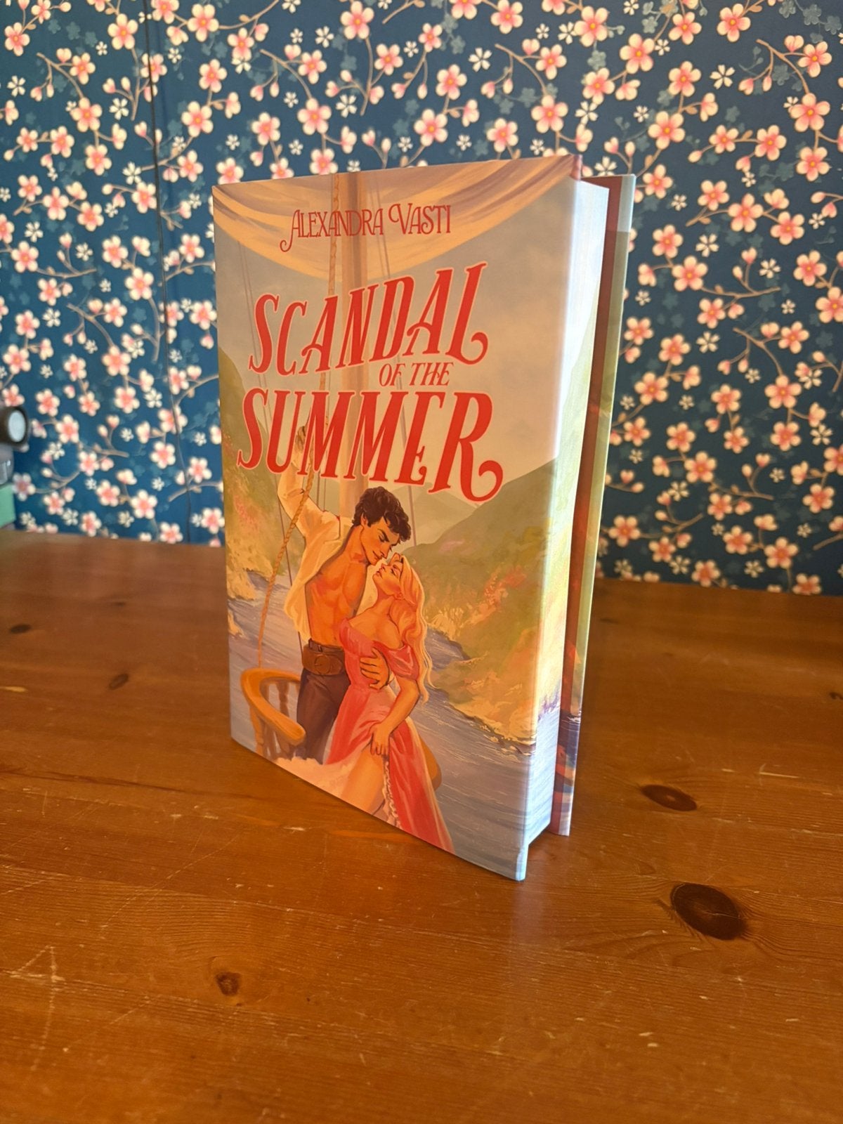 Scandal of the summer, Boeken, Ophalen of Verzenden, Gelezen