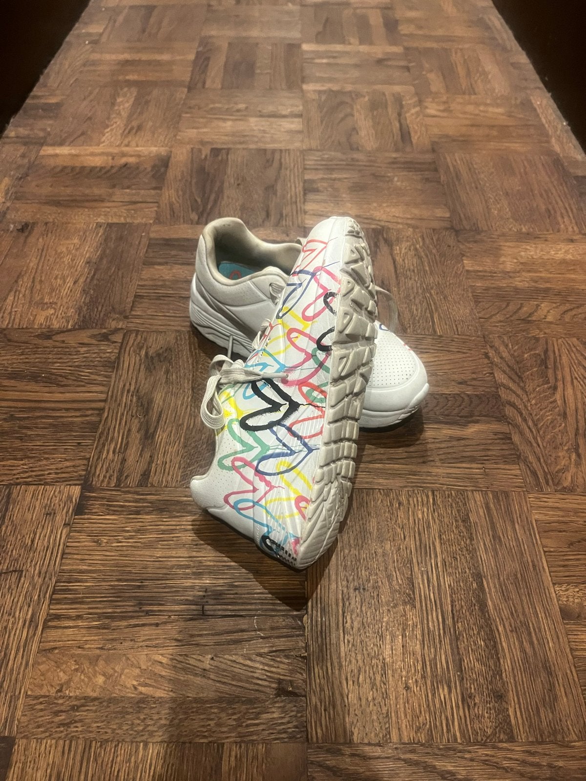 Skechers sneakers maat 32/33 met kleurrijke hartjes, Ophalen of Verzenden, Gebruikt, Jongen of Meisje, Schoenen