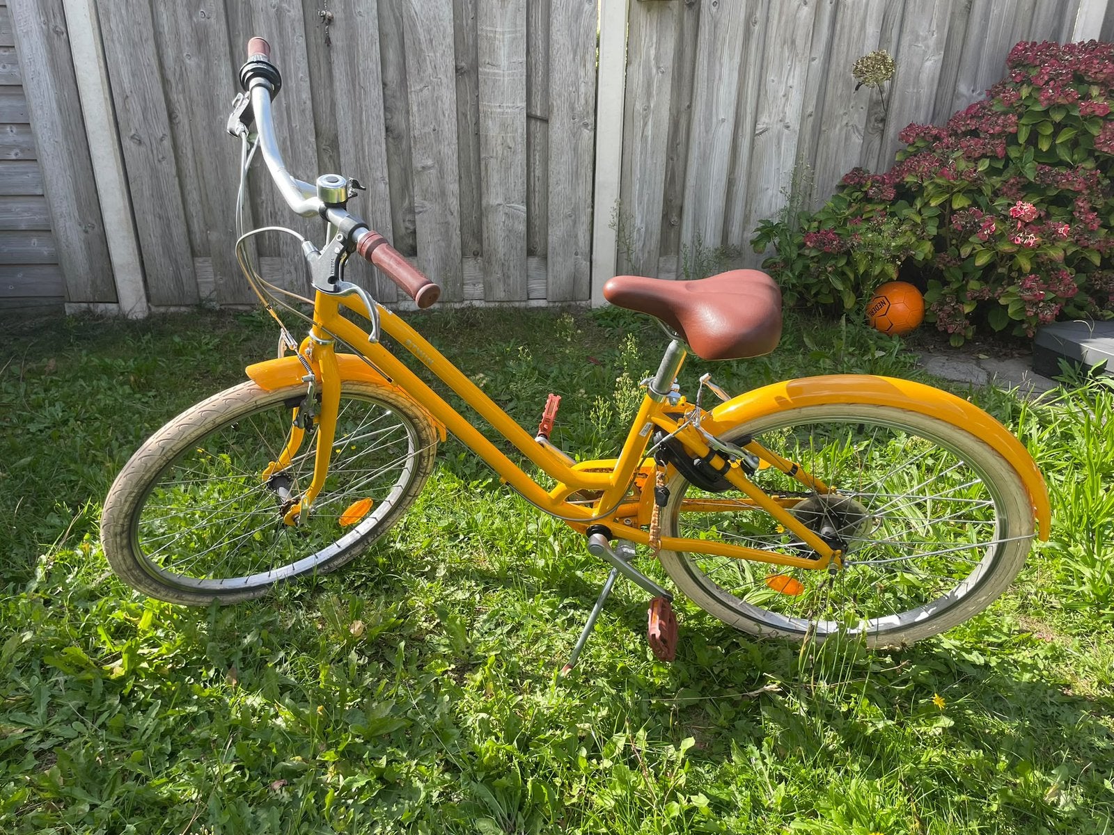 Kinderfiets geel 24 inch, Ophalen, Gebruikt, Staal, Velgrem