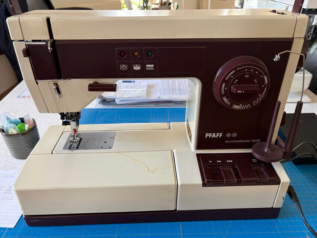 Pfaff 1200 series Naaimachine - loopt te langzaam of niet, Ophalen of Verzenden, Zo goed als nieuw, Naaimachine, Pfaff