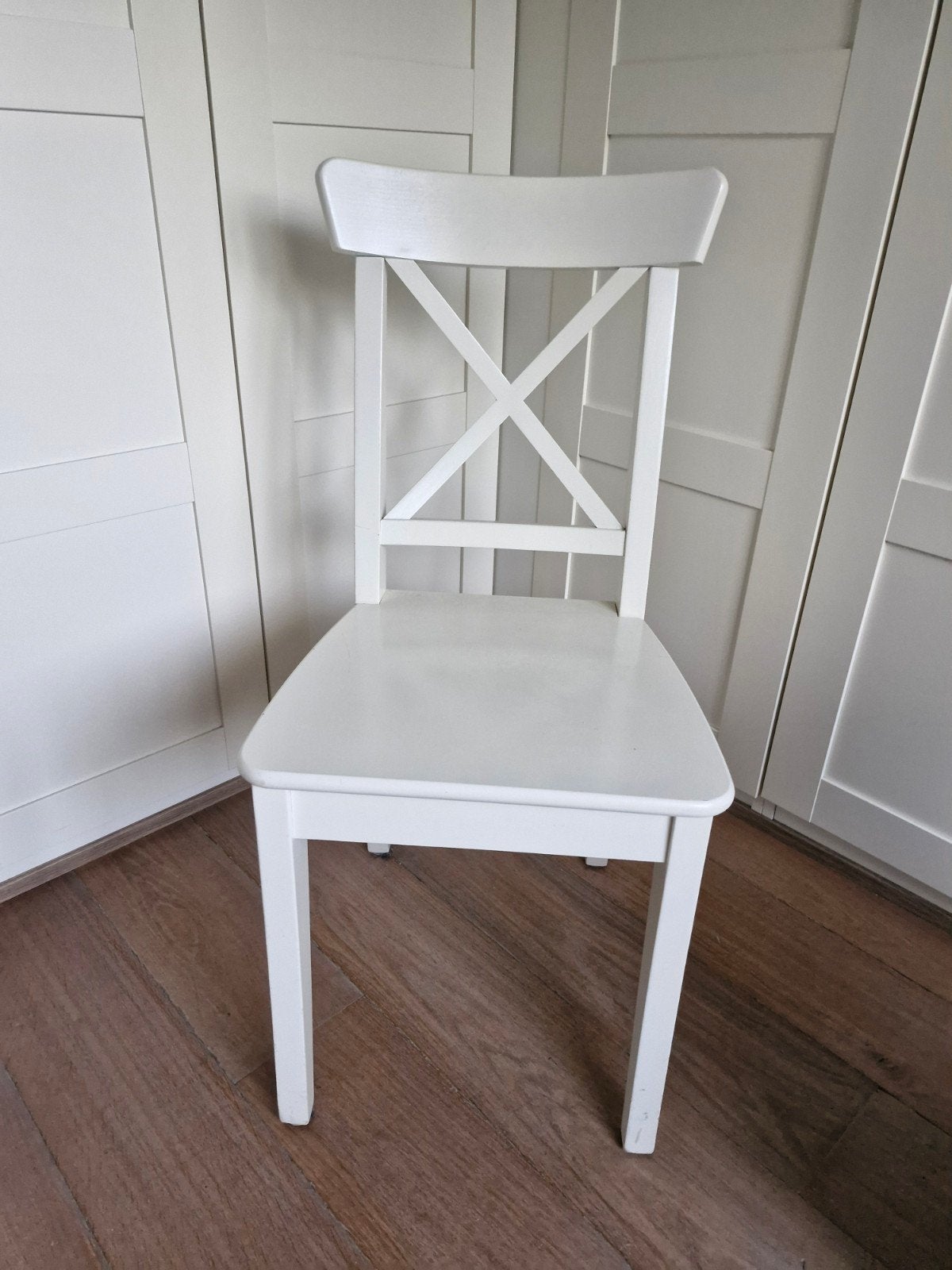 3 Stevige witte eetkamerstoelen Rosentorp, Ophalen, Gebruikt