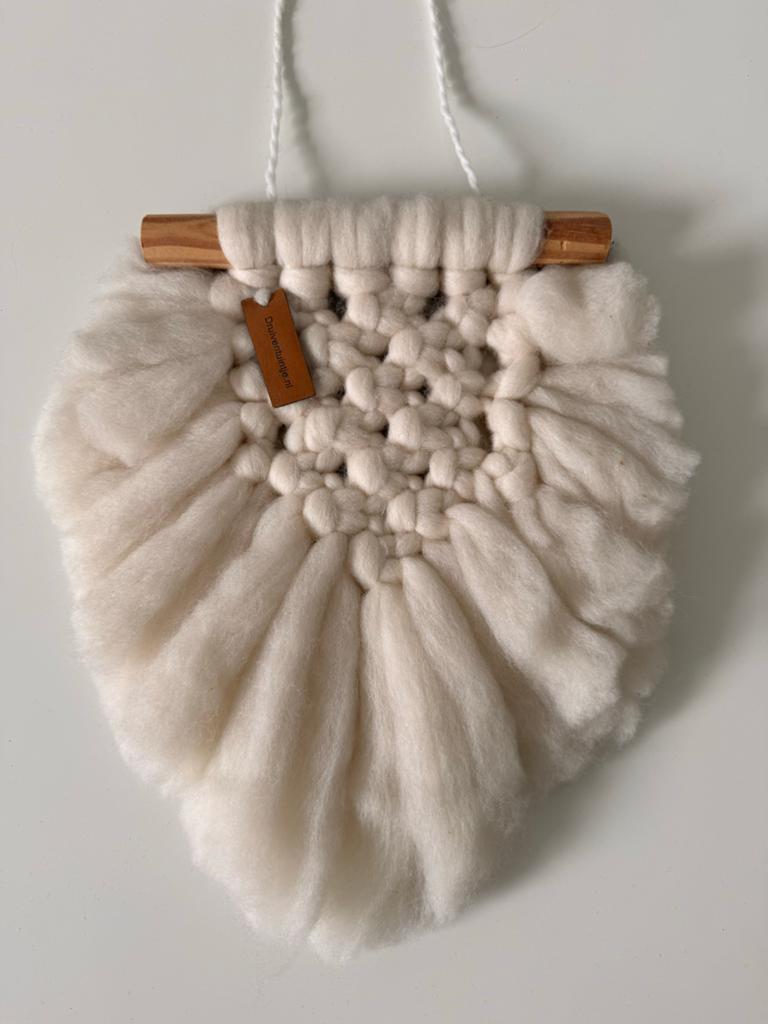 Handgemaakte Macramé Wandhanger - Crème Wit, Textiel, Nieuw, Ophalen of Verzenden, Knutselwerk