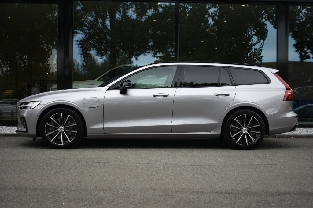 Volvo V60 T8 455Pk AWD Plus Dark | Premium | Trekhaak | Schu, Auto's, Automaat, Lichtsensor, Gebruikt, 4 cilinders