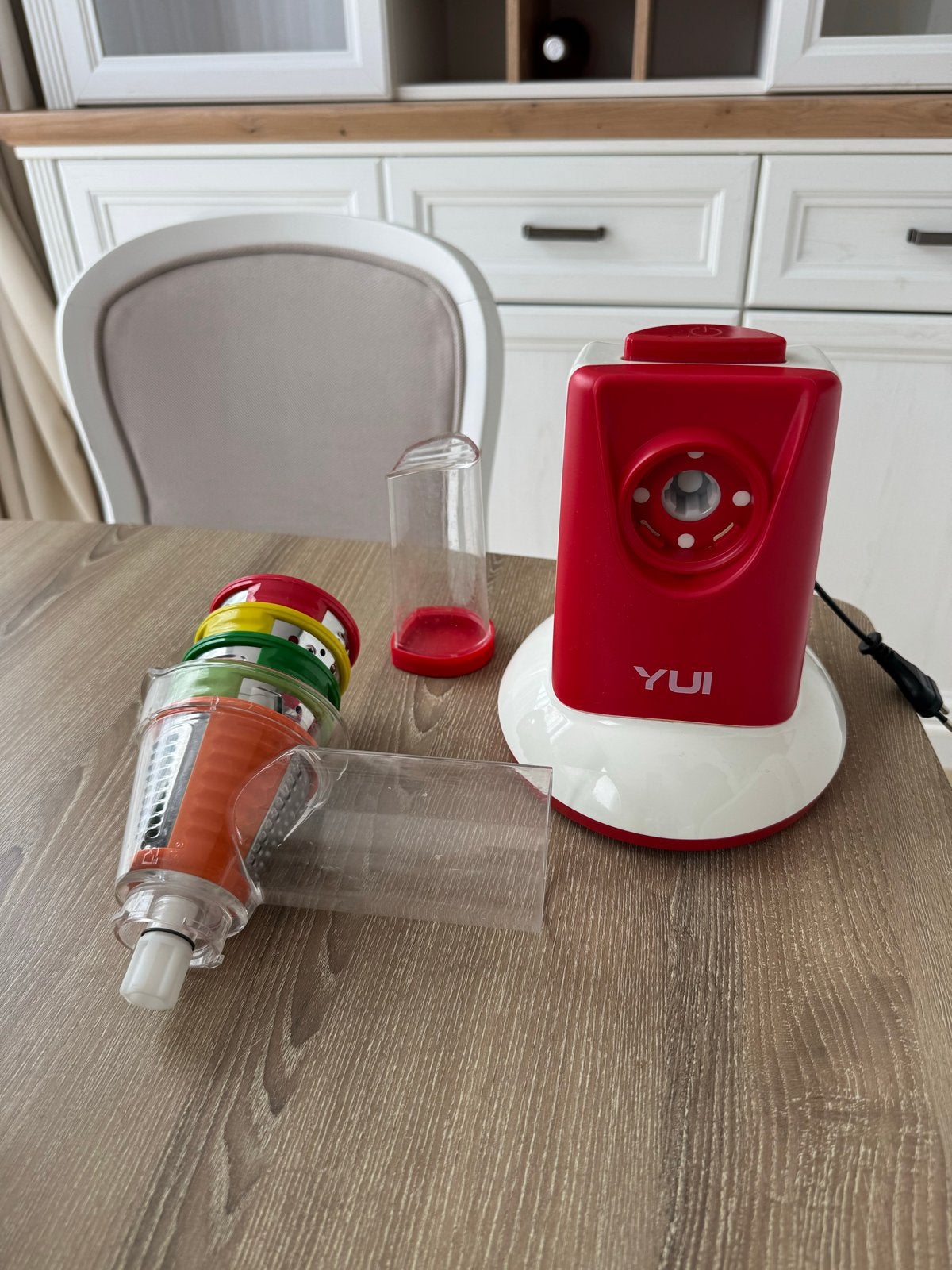 YUI Salad Maker - Elektrische Groentesnijder/Rasp, Ophalen, Zo goed als nieuw, Vaatwasserbestendig, Minder dan 1 liter