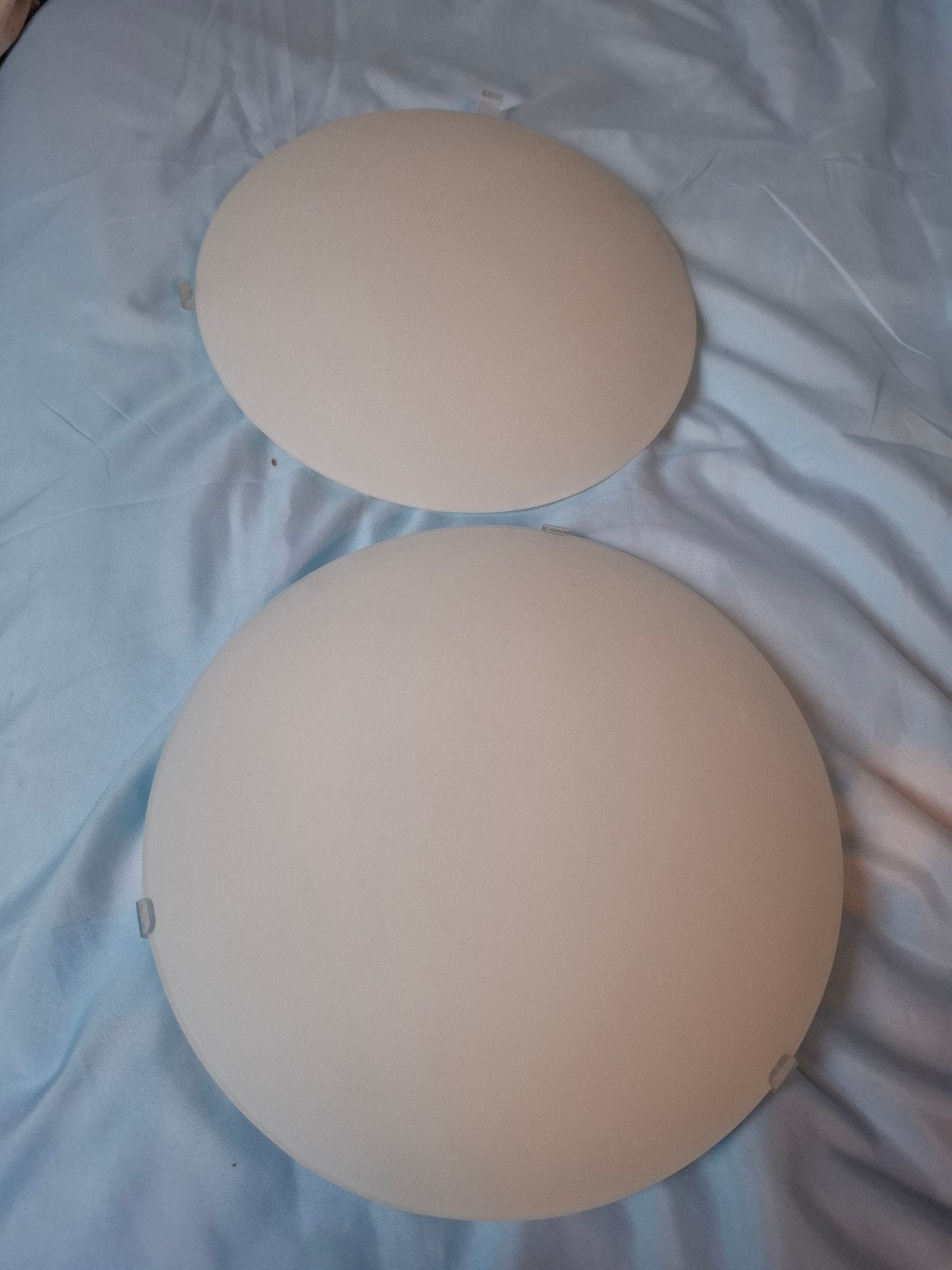 Twee IKEA plafondlampen, wit, E27 fitting, Huis en Inrichting, Lampen | Plafondlampen, Ophalen, E27 (groot), Zo goed als nieuw