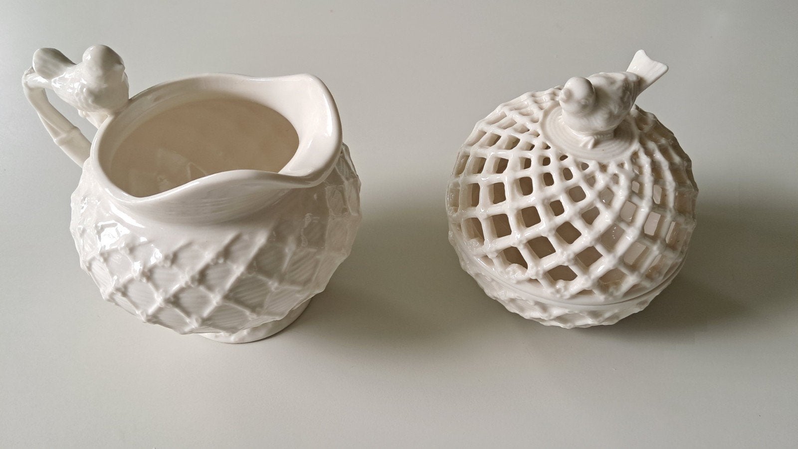 Melk en suiker stel met vogeltjes - Creamware Meander - Gaaf, Huis en Inrichting, Ophalen of Verzenden, Zo goed als nieuw, Aardewerk