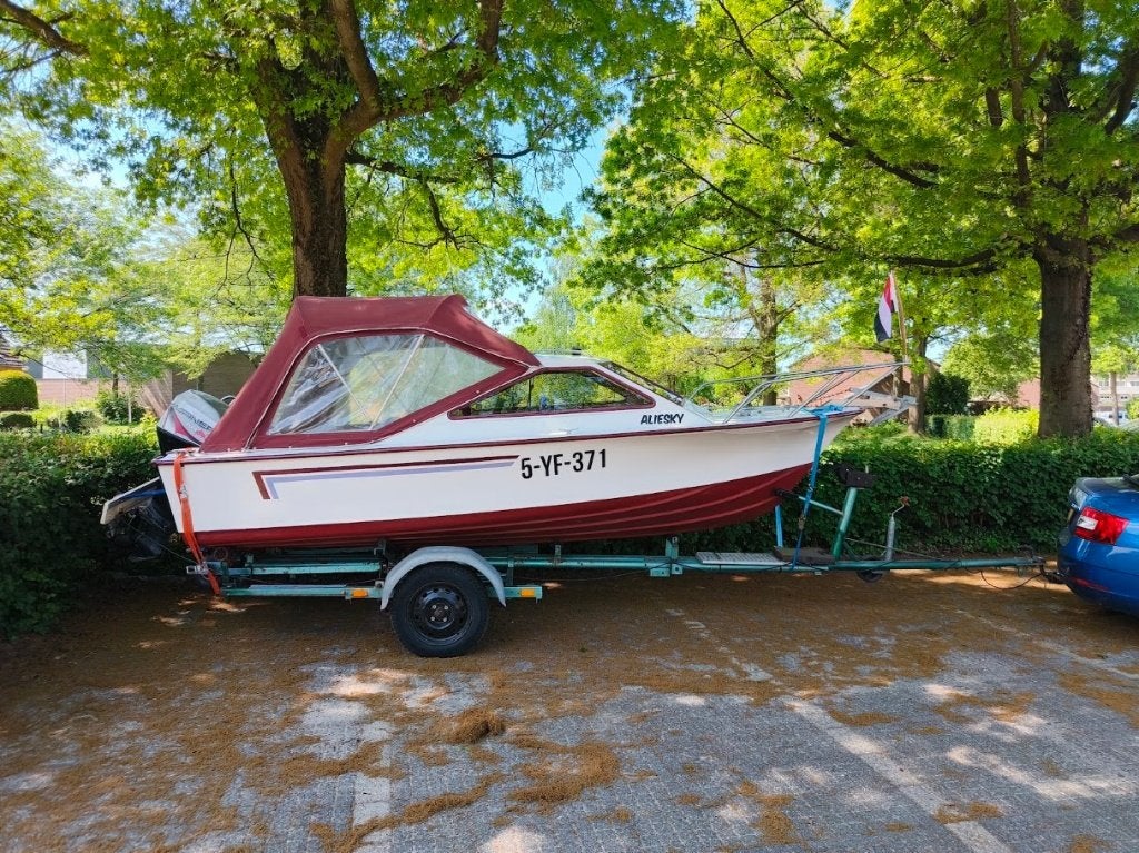 Skibsplast 510 motorboot 40pk buitenboordmotor en trailer, Watersport en Boten, Overige merken, Gebruikt, Buitenboordmotor, 6 m