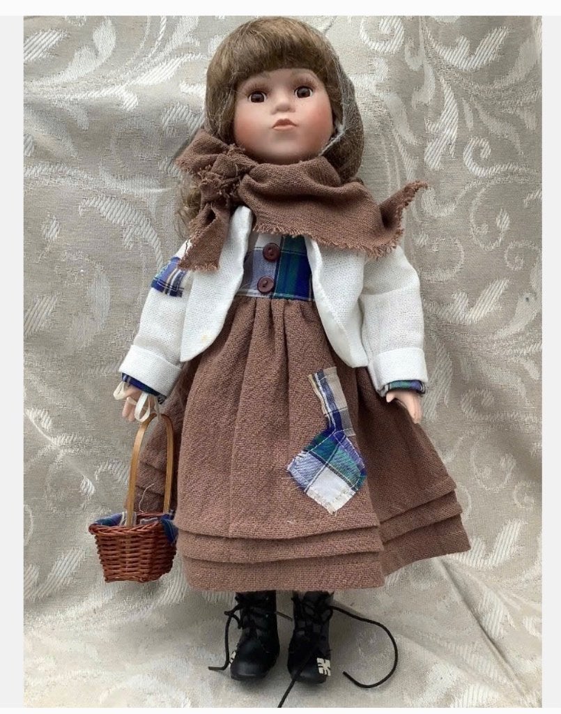 Vintage Porselein pop “Gretel” 39 cm in originele doos, Nieuw, Ophalen of Verzenden, X, Pop
