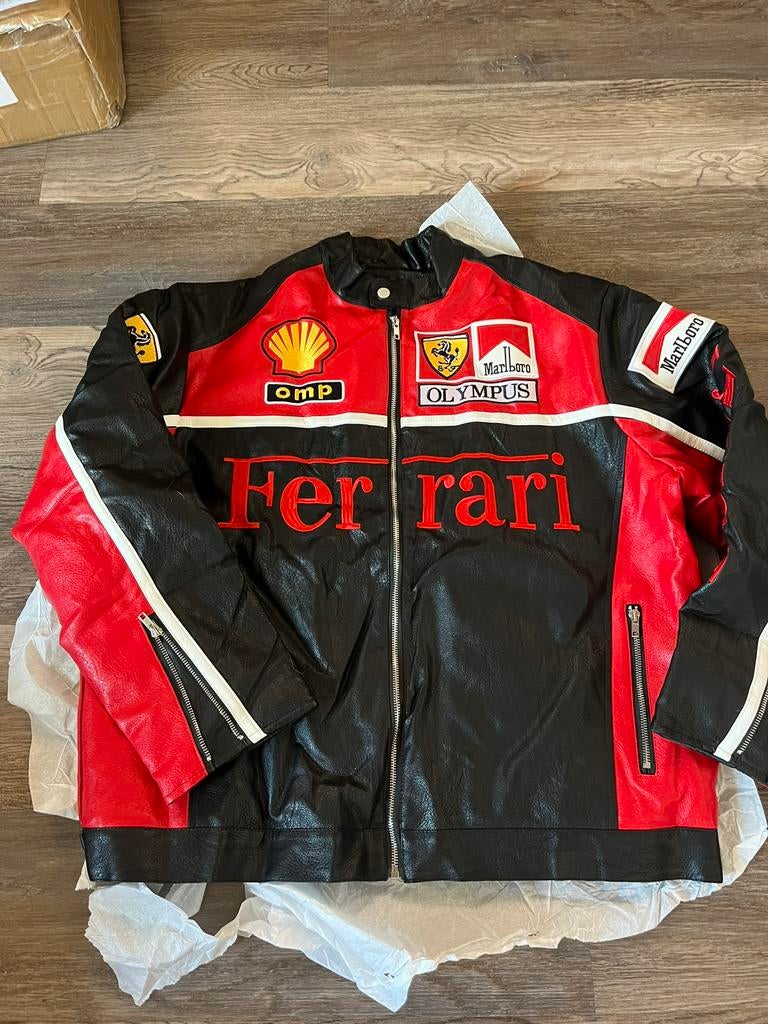 Ferrari x Marlboro Racing jas (maat XL) – red leder look, Kleding | Heren, Jassen | Zomer, Zo goed als nieuw, Maat 56/58 (XL)