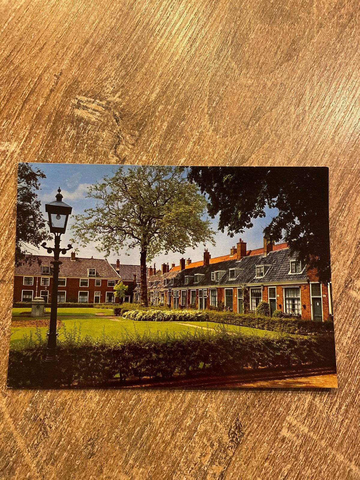 Vintage Ansichtkaart Hofje in Haarlem (1975), Ophalen of Verzenden, 1960 tot 1980, Gelopen, Noord-Holland