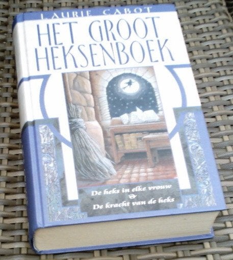 Het groot heksenboek. Laurie Cabot. ISBN 9022532550., Boeken, Ophalen of Verzenden, Zo goed als nieuw, Overige onderwerpen, Achtergrond en Informatie